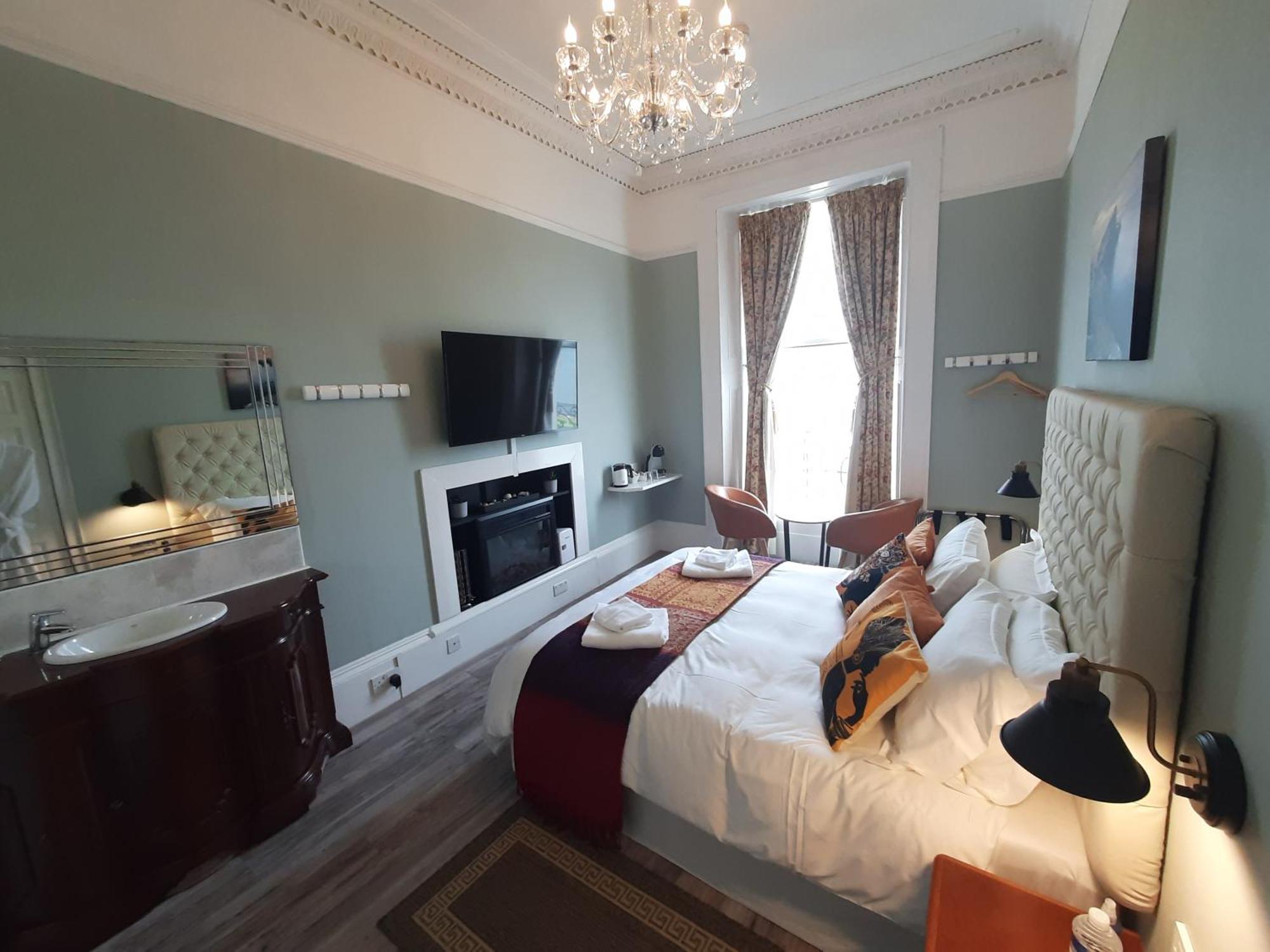 רות'סיי Highlander House Boutique Hotel מראה חיצוני תמונה